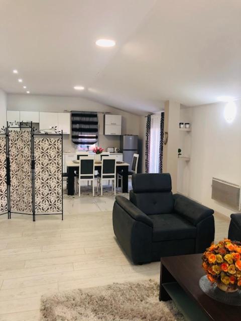 Apartman Mona Podgorica Buitenkant foto