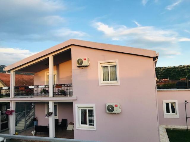 Apartman Mona Podgorica Buitenkant foto