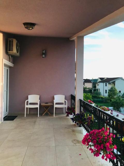 Apartman Mona Podgorica Buitenkant foto