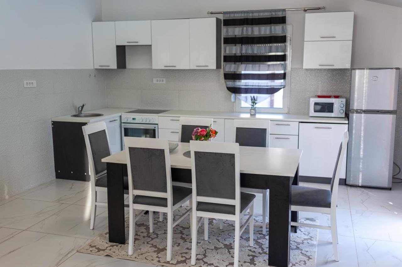 Apartman Mona Podgorica Buitenkant foto