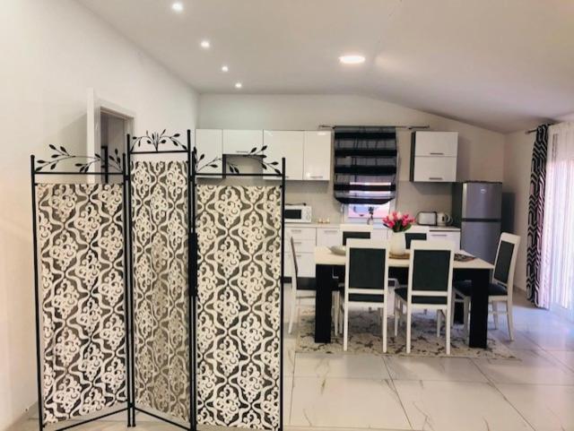 Apartman Mona Podgorica Buitenkant foto