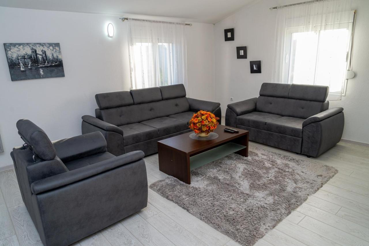 Apartman Mona Podgorica Buitenkant foto