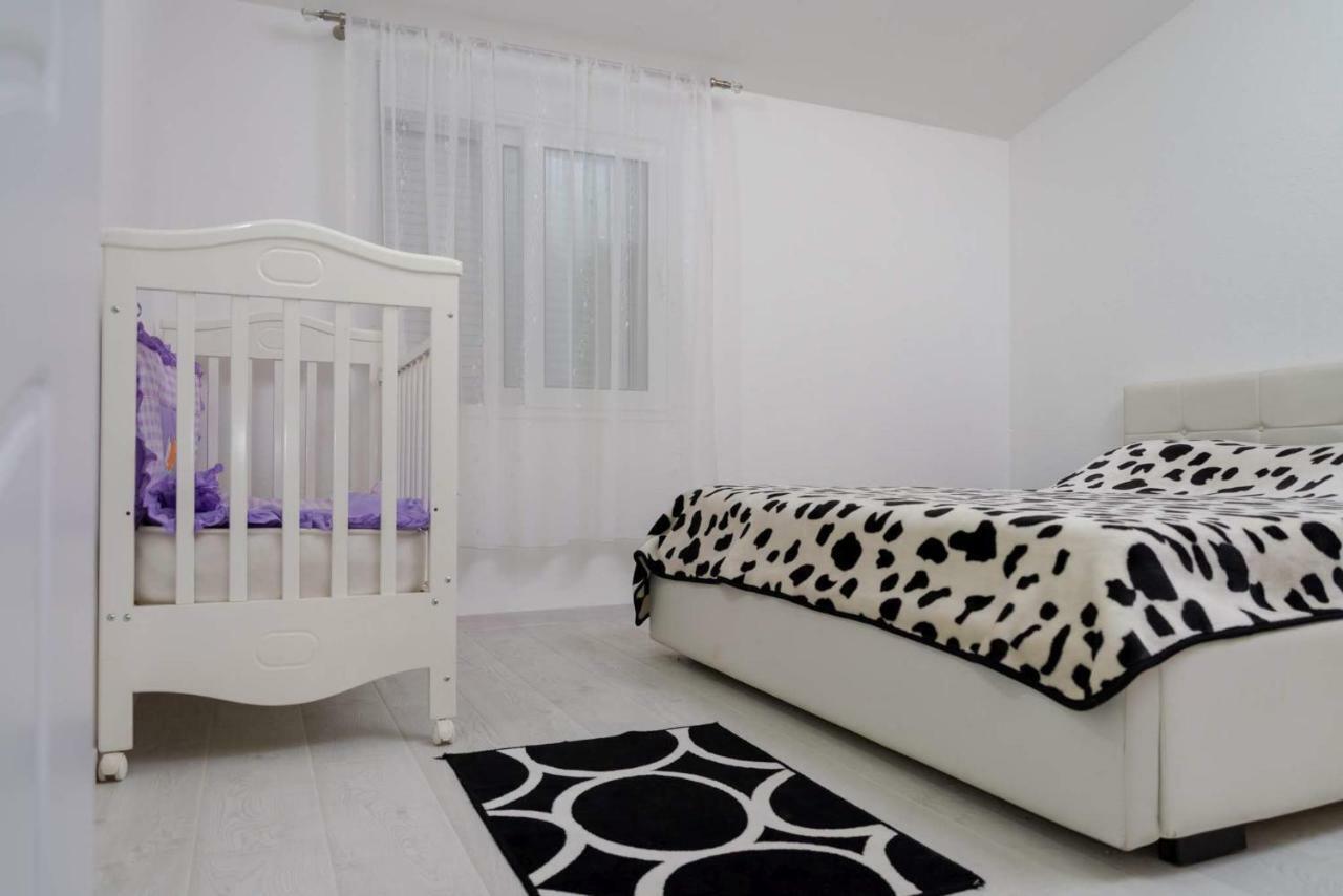 Apartman Mona Podgorica Buitenkant foto